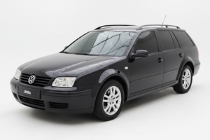 2005 Volkswagen Bora Estate with tinted windows