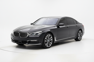 2021 BMW 7 Series with tinted windows