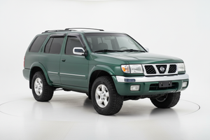 Nissan Pathfinder 1997-2004 with tinted windows