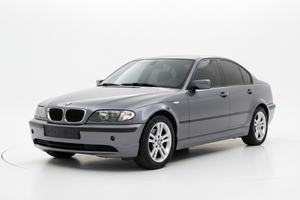 2003 BMW 3 Series Saloon with tinted windows